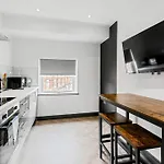 Wiverton Apt #5 - Central Location - Free Parking, Fast Wifi And Smart Tv By Yoko Property